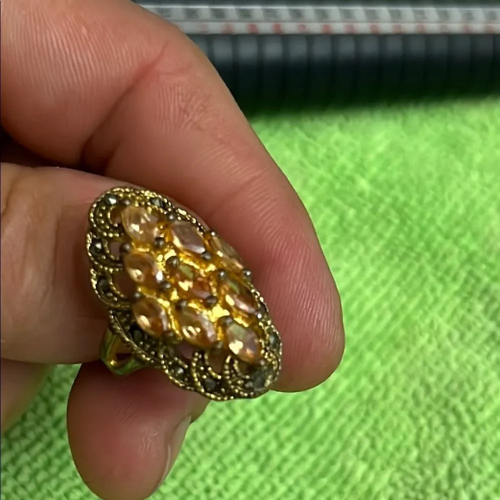 Elegant Gold Ring with Yellow Gemstones